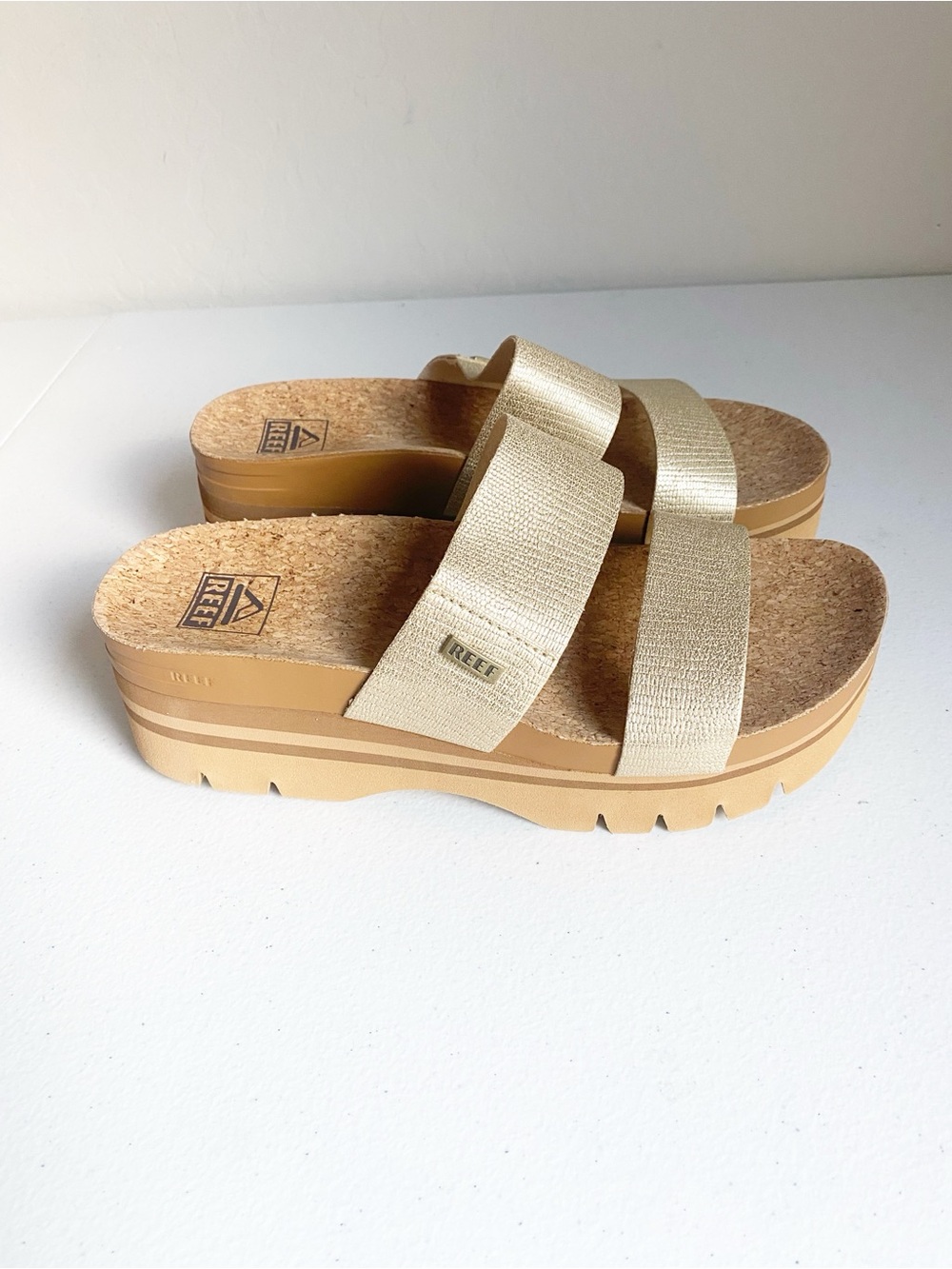 Reef Cushion Vista Higher Platform Slide Sandals in Champagne Size 7 Like New